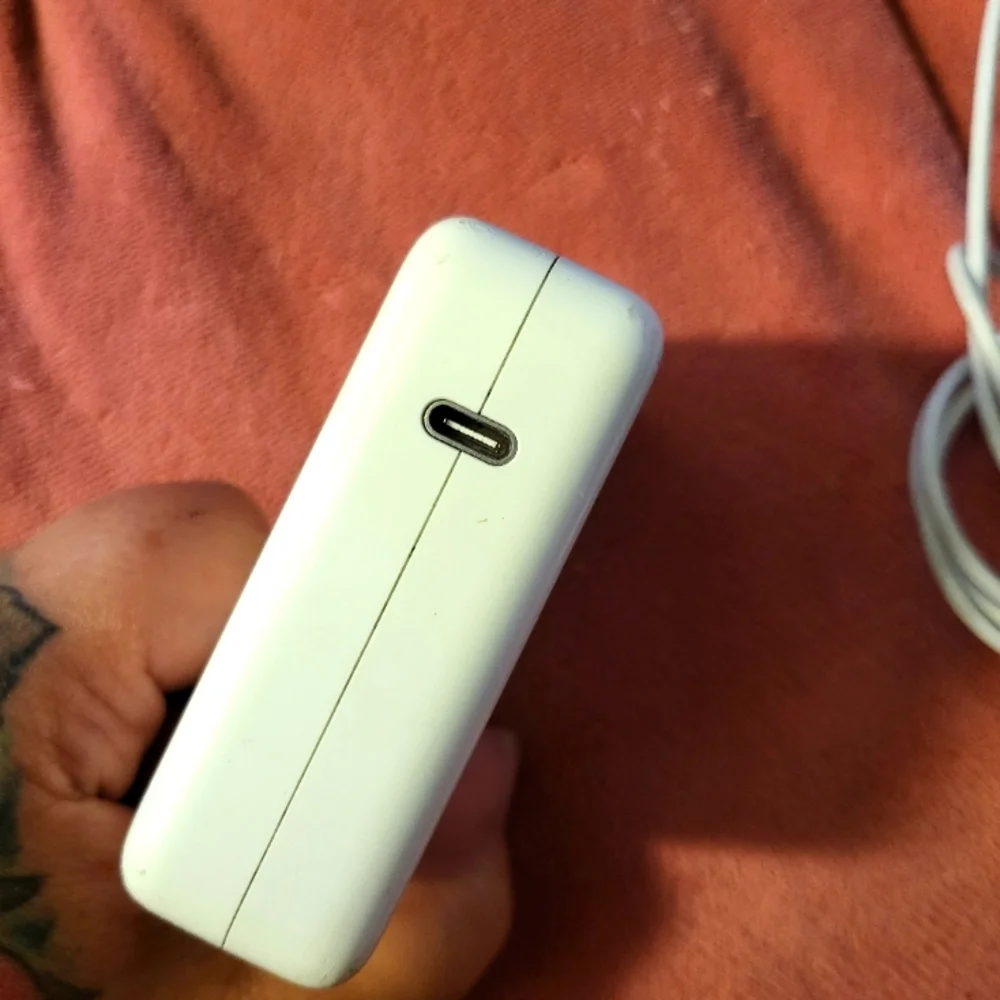 MacBook Pro Power adapter
